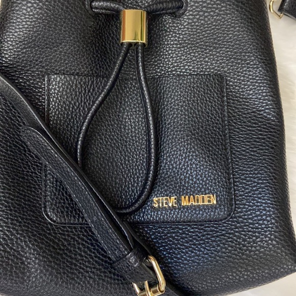 Host Pick ⭐️ 🌟 Steve Madden small black crossbody/ shoulder bag ⭐️ 🌟 - Picture 2 of 8